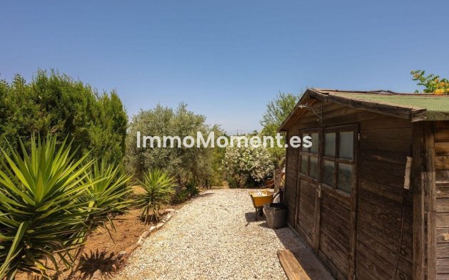 Wiederverkauf - Freistehende Villa -   Inländisch - Alhaurín el Grande Centro