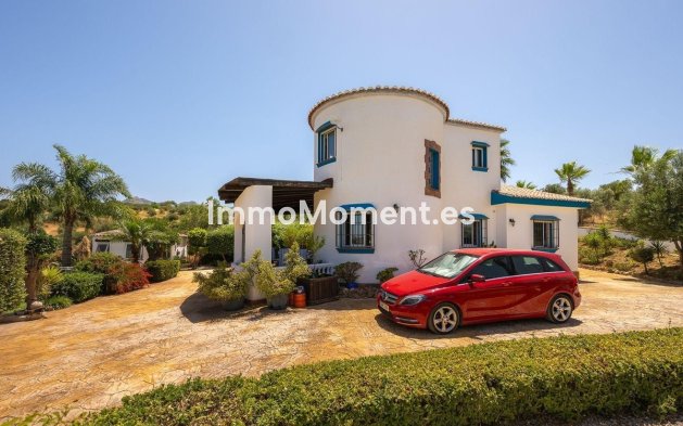 Wiederverkauf - Freistehende Villa -   Inländisch - Alhaurín el Grande Centro
