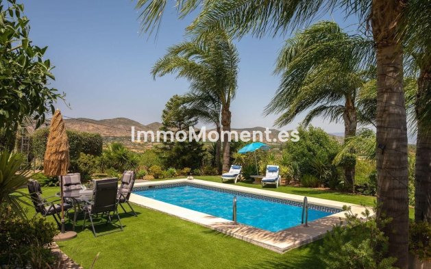Wiederverkauf - Freistehende Villa -   Inländisch - Alhaurín el Grande Centro