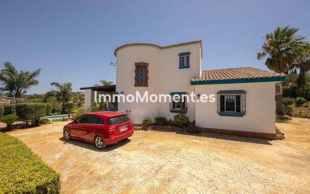Wiederverkauf - Freistehende Villa -   Inländisch - Alhaurín el Grande Centro