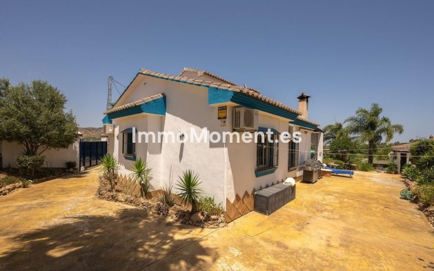 Wiederverkauf - Freistehende Villa -   Inländisch - Alhaurín el Grande Centro