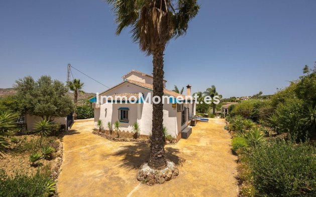 Wiederverkauf - Freistehende Villa -   Inländisch - Alhaurín el Grande Centro