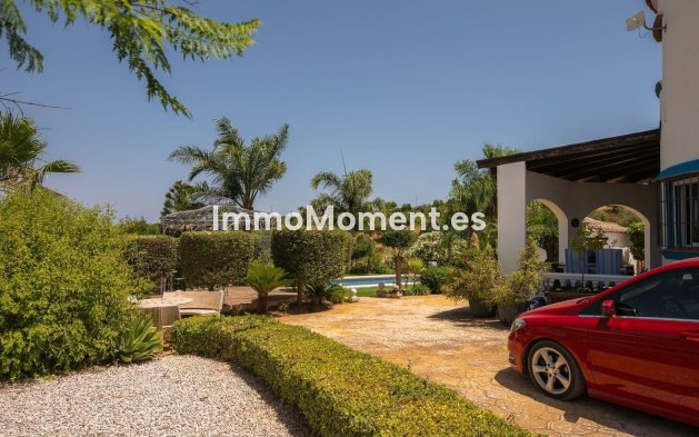 Wiederverkauf - Freistehende Villa -   Inländisch - Alhaurín el Grande Centro