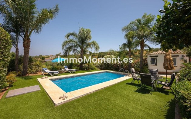 Wiederverkauf - Freistehende Villa -   Inländisch - Alhaurín el Grande Centro