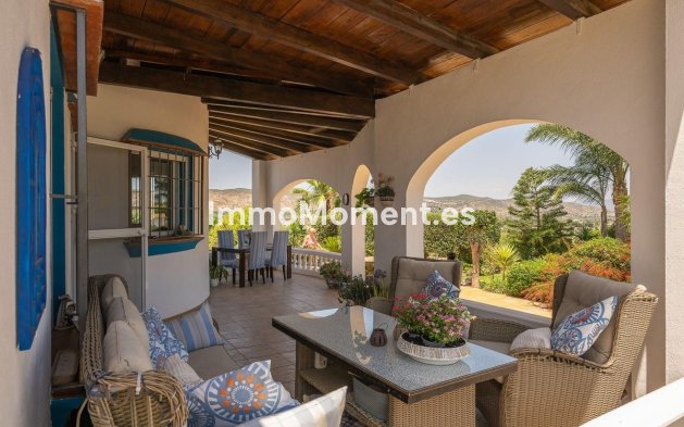 Wiederverkauf - Freistehende Villa -   Inländisch - Alhaurín el Grande Centro