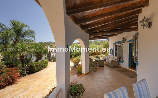 Wiederverkauf - Freistehende Villa -   Inländisch - Alhaurín el Grande Centro