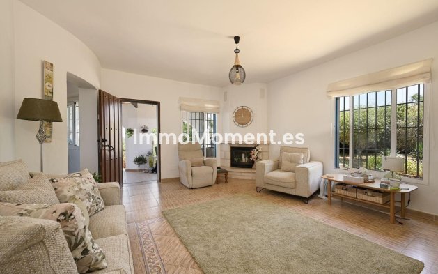 Wiederverkauf - Freistehende Villa -   Inländisch - Alhaurín el Grande Centro