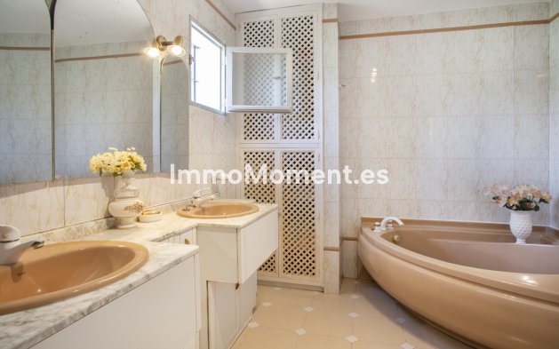 Resale - Detached villa - Marbella - Guadalmina Baja