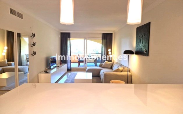 Resale - Apartment - Marbella - Elviria