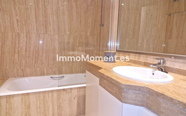 Resale - Apartment - Marbella - Elviria