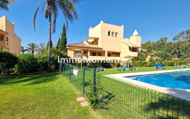 Resale - Apartment - Marbella - Elviria