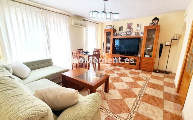 Wiederverkauf - Wohnung -   Inländisch - Alhaurín el Grande Centro