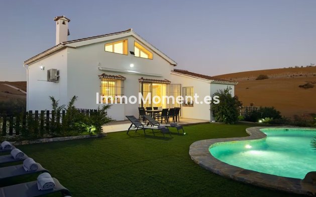 Resale - Country house - Inland  - Coín