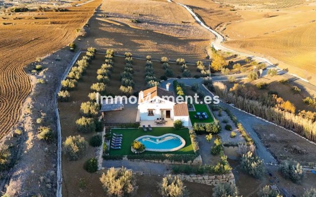 Resale - Country house - Inland  - Coín