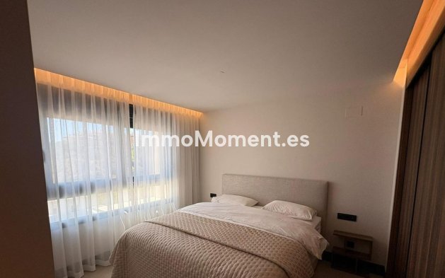 Resale - Apartment - Marbella - Nueva Andalucía