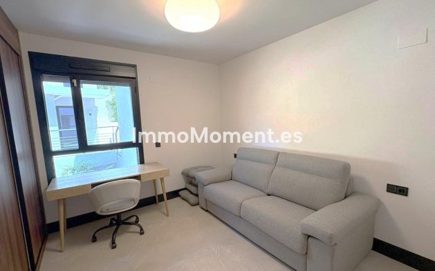 Resale - Apartment - Marbella - Nueva Andalucía