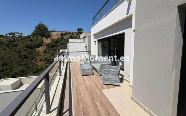 Resale - Apartment - Marbella - Nueva Andalucía