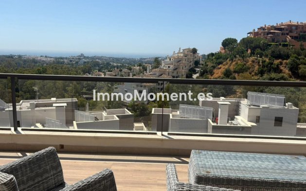 Resale - Apartment - Marbella - Nueva Andalucía