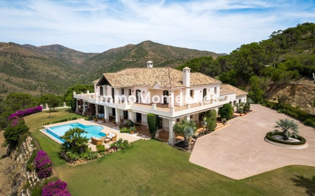 Resale - Detached villa - Estepona - Estepona Centro