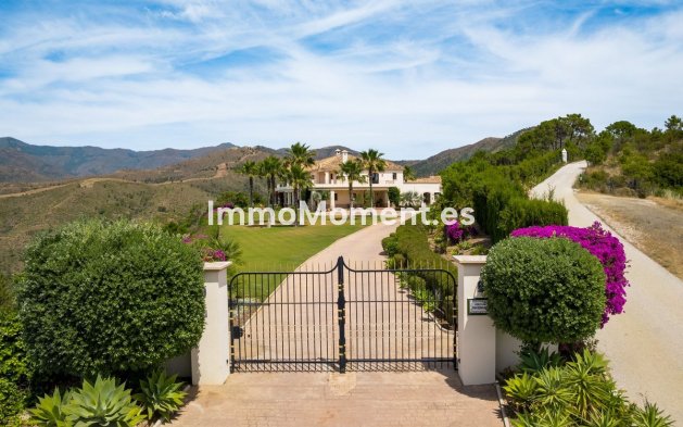 Resale - Detached villa - Estepona - Estepona Centro