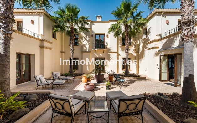 Resale - Detached villa - Estepona - Estepona Centro