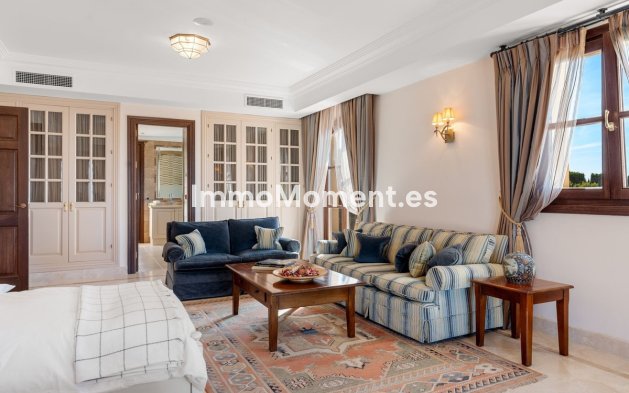 Resale - Detached villa - Estepona - Estepona Centro