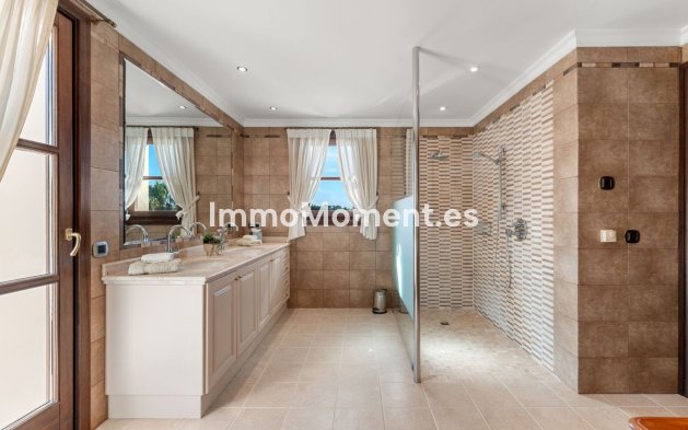 Resale - Detached villa - Estepona - Estepona Centro