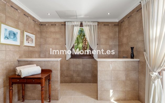 Resale - Detached villa - Estepona - Estepona Centro