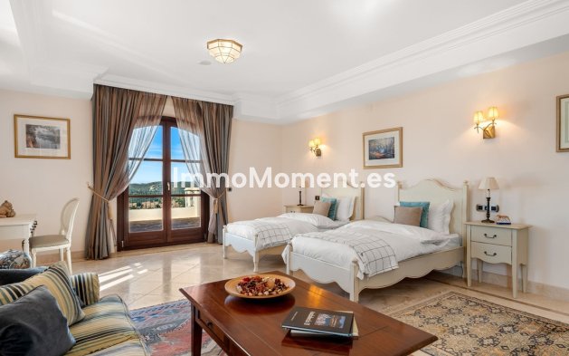 Resale - Detached villa - Estepona - Estepona Centro