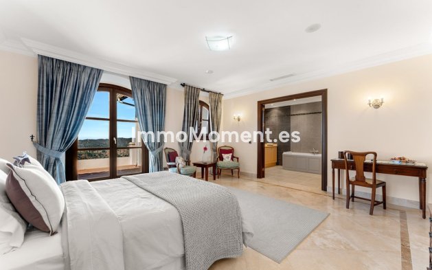 Resale - Detached villa - Estepona - Estepona Centro