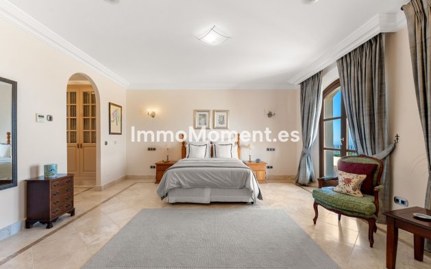 Resale - Detached villa - Estepona - Estepona Centro