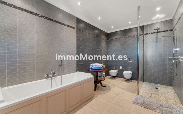 Resale - Detached villa - Estepona - Estepona Centro