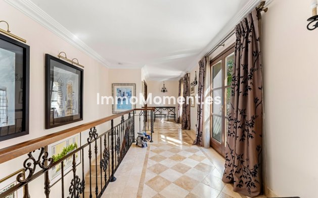 Resale - Detached villa - Estepona - Estepona Centro
