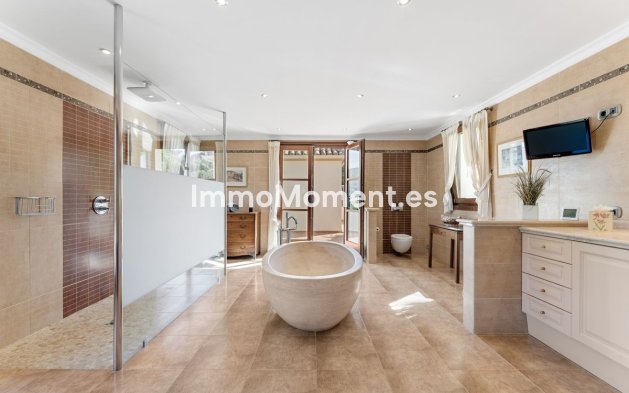 Resale - Detached villa - Estepona - Estepona Centro