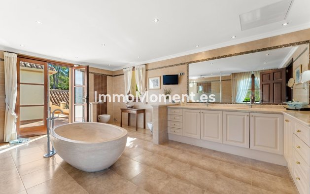 Resale - Detached villa - Estepona - Estepona Centro