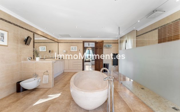 Resale - Detached villa - Estepona - Estepona Centro