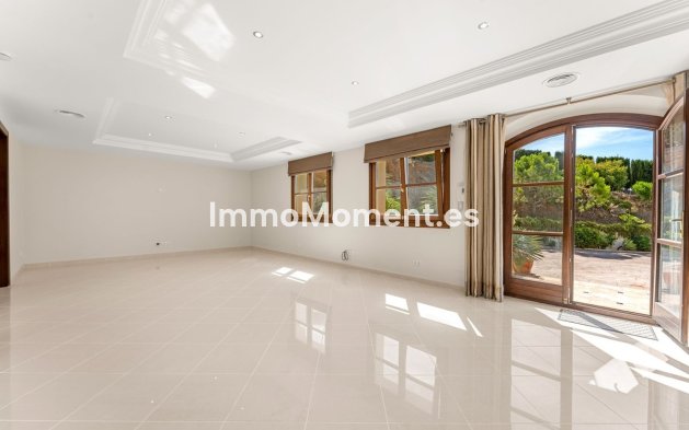 Resale - Detached villa - Estepona - Estepona Centro