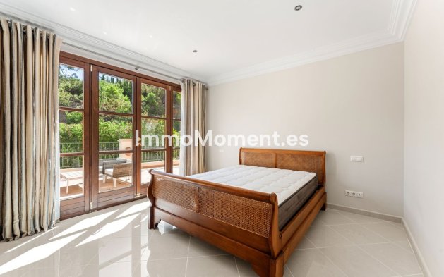 Resale - Detached villa - Estepona - Estepona Centro