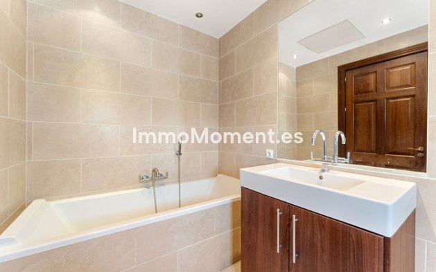 Resale - Detached villa - Estepona - Estepona Centro