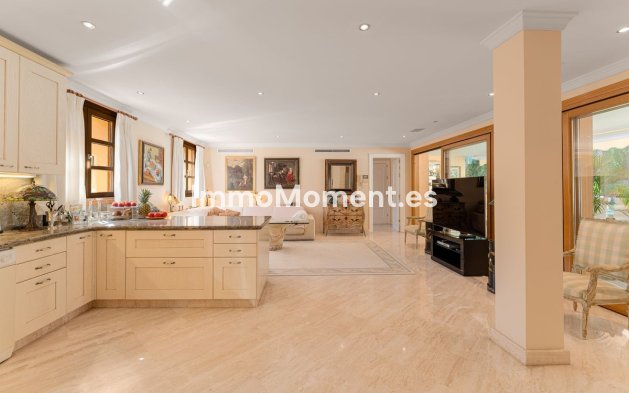 Wiederverkauf - Freistehende Villa - Marbella - Nueva Andalucía