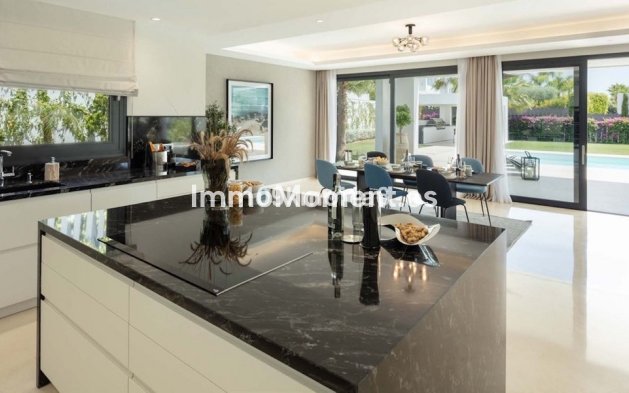 Resale - Detached villa - Marbella - Nueva Andalucía