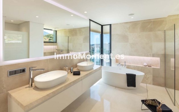Resale - Detached villa - Marbella - Nueva Andalucía