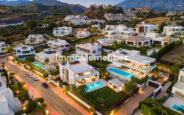 Resale - Detached villa - Marbella - Nueva Andalucía