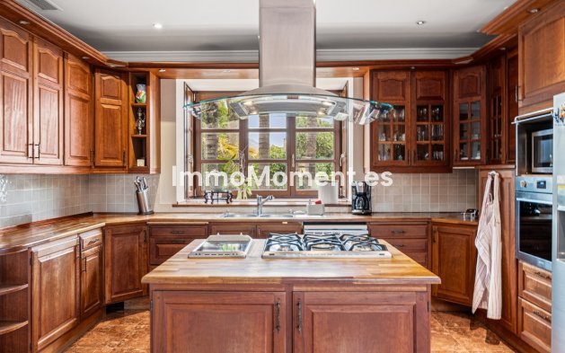 Wiederverkauf - Freistehende Villa - Marbella - Nueva Andalucía