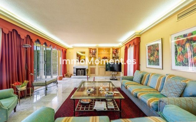 Wiederverkauf - Freistehende Villa - Estepona  - Atalaya