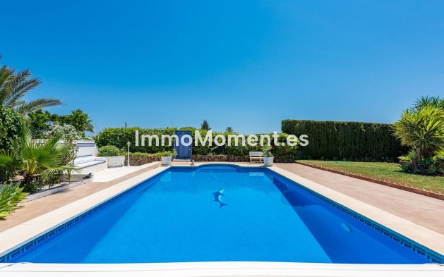 Wiederverkauf - Freistehende Villa - Estepona  - Atalaya