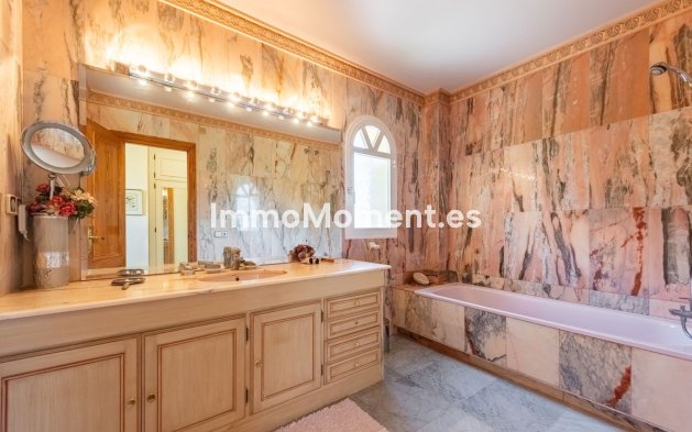 Wiederverkauf - Freistehende Villa - Estepona  - Atalaya