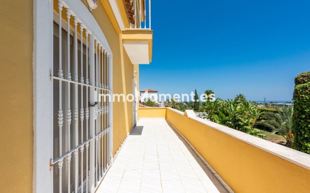 Wiederverkauf - Freistehende Villa - Estepona  - Atalaya