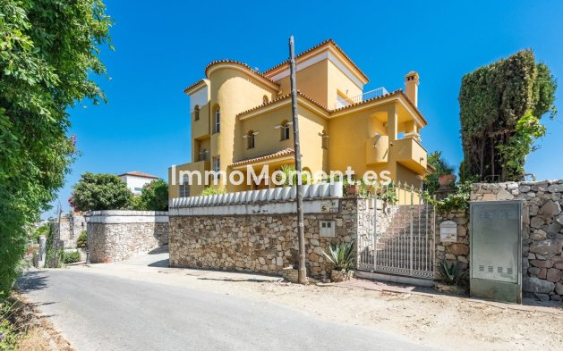 Wiederverkauf - Freistehende Villa - Estepona  - Atalaya