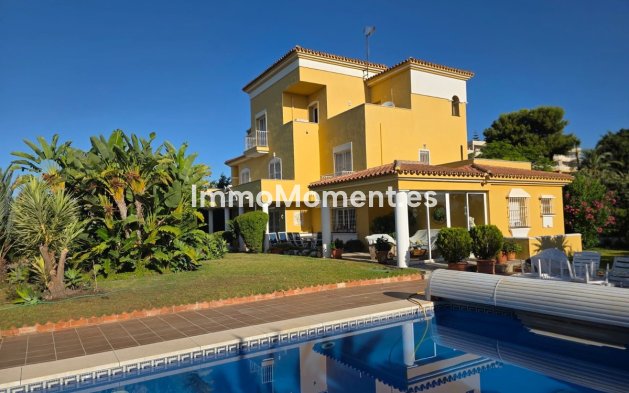 Wiederverkauf - Freistehende Villa - Estepona  - Atalaya